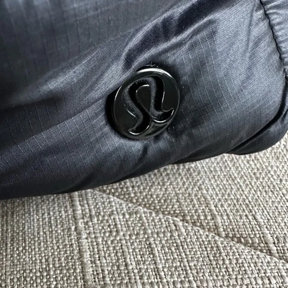 Lululemon Quilted Tote Bag - Picture 2 of 11